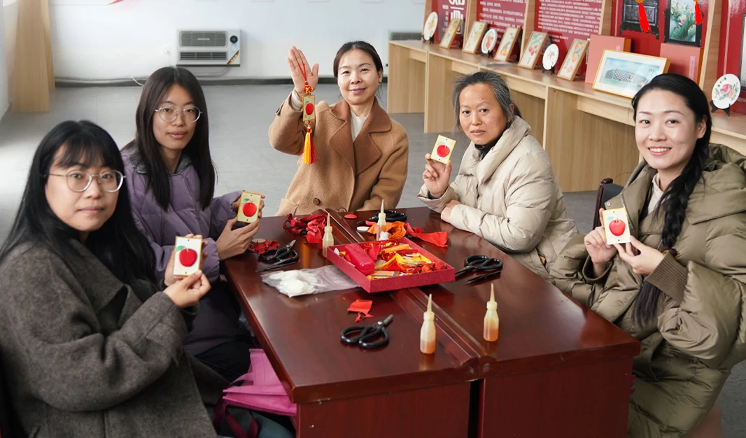 新春走基层 | 辛集皮贴画:从边角料到致富花